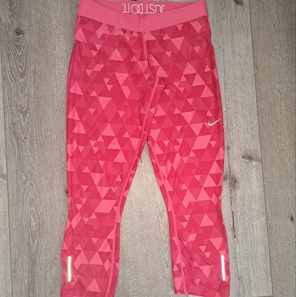 Nike Pants - NIKE women capri leggings